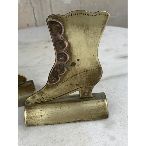 454 - A PAIR OF BRASS BOOT BOOK ENDS 5