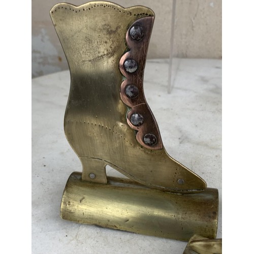 454 - A PAIR OF BRASS BOOT BOOK ENDS 5