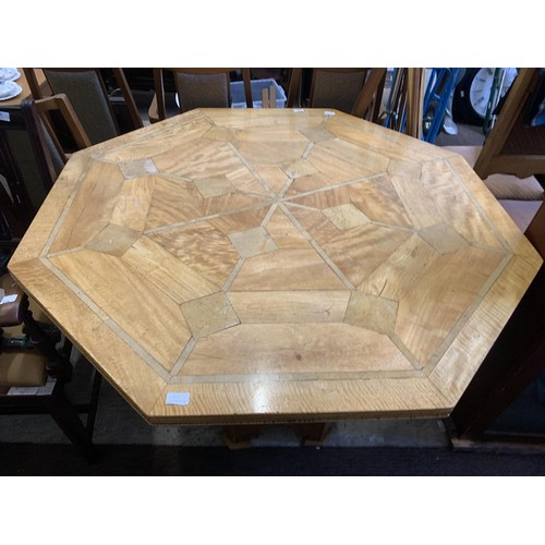 464 - A QUALITY INLAID OCTAGONAL DINING TABLE