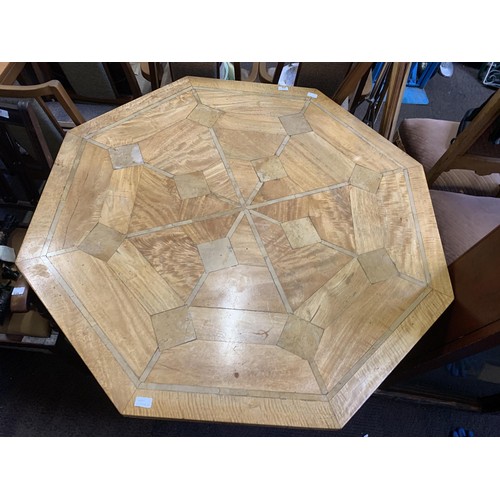 464 - A QUALITY INLAID OCTAGONAL DINING TABLE