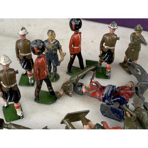 505 - A LOT OF MIXED ANTIQUE LEAD SOLDIERS AND WAR BOATS