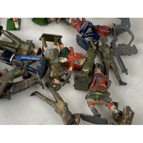 505 - A LOT OF MIXED ANTIQUE LEAD SOLDIERS AND WAR BOATS