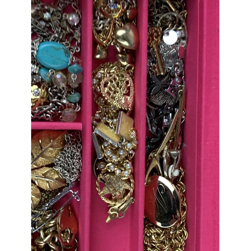 508 - A BOX OF MIXED JEWELLERY