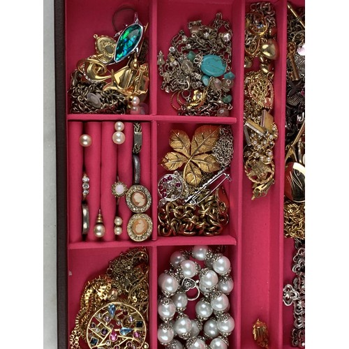 508 - A BOX OF MIXED JEWELLERY