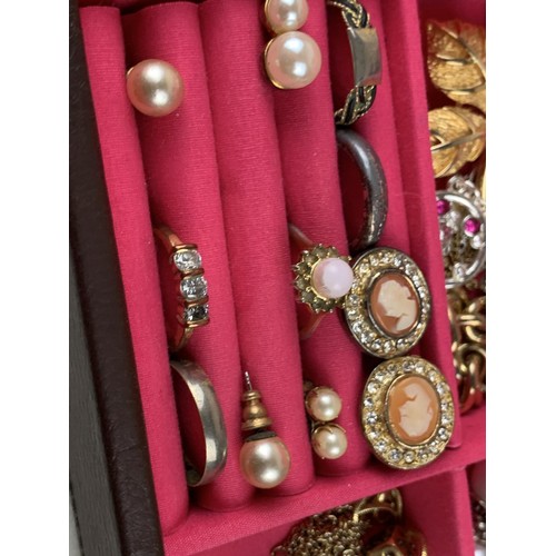 508 - A BOX OF MIXED JEWELLERY