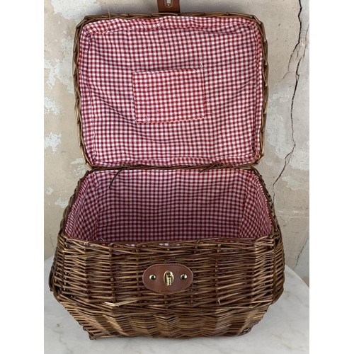 521 - A LINED WICKER BASKET