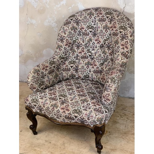 541 - A SHAPED ANTIQUE BUTTONED CABROILE LEG CHAIR