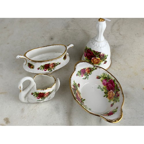 77 - 4 PIECES OF OLD COUNTRY ROSE BY ROYAL  ALBERT