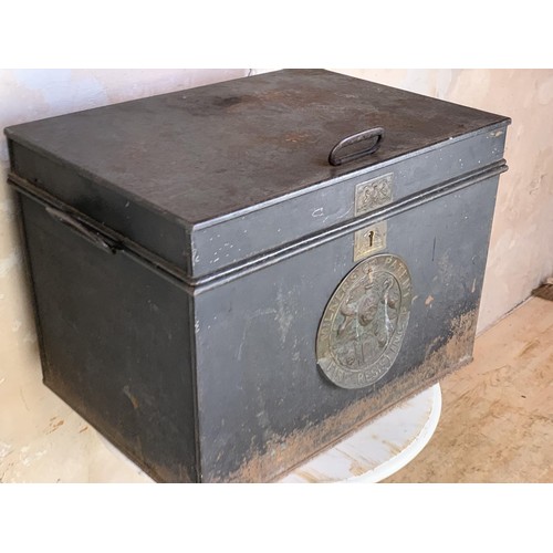 708 - AN ANTIQUE MILNERS DEED/SAFE BOX COMPLETE WITH KEY 24 x 17 x 17