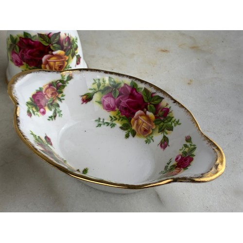 77 - 4 PIECES OF OLD COUNTRY ROSE BY ROYAL  ALBERT