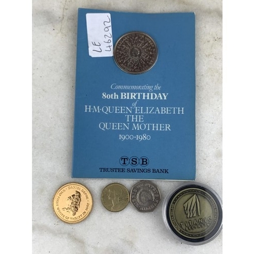 756 - QUEEN MOTHER 80TH BIRTHDAY COIN,TITANIC COIN AND 1959 TRUSTEE COIN PLUS 2 OTHERS