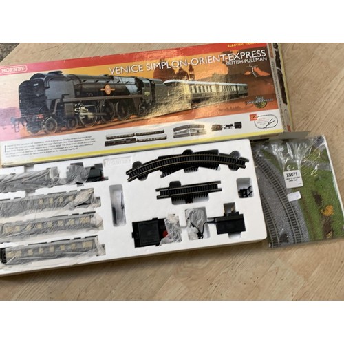 584 - A BOXED VENICE SIMPLON-ORIENT EXPRESS TRAIN SET BY HORNBY THIS IS UNTIL TODAY UNOPENED IT IS UNUSED ... 