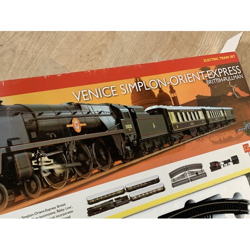 584 - A BOXED VENICE SIMPLON-ORIENT EXPRESS TRAIN SET BY HORNBY THIS IS UNTIL TODAY UNOPENED IT IS UNUSED ... 