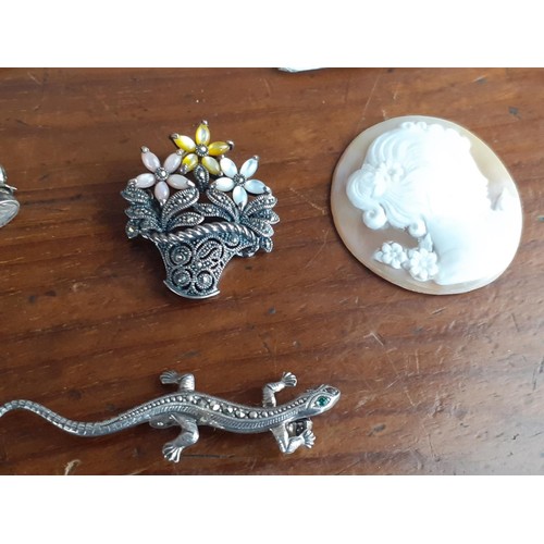 224A - 4 SILVER BROOCH, ASILVER PENDANT AND LOOSE CAMEO