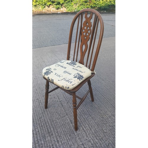 11 - A DRAW LEAF OAK TABLE 2 CARVERS AND 4 CHAIRS