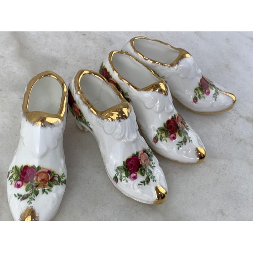 64 - ROYAL ALBERT OLD COUNTRY ROSE 4 SHOES