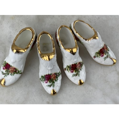 64 - ROYAL ALBERT OLD COUNTRY ROSE 4 SHOES