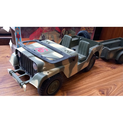 102 - VINTAGE ARMY CAMOFLAGE ARMY JEEP AND TRAILOR IN ORIGINAL BOX  32X9