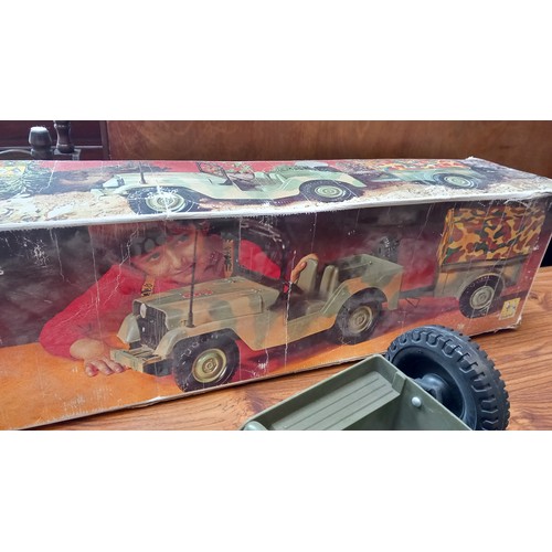 102 - VINTAGE ARMY CAMOFLAGE ARMY JEEP AND TRAILOR IN ORIGINAL BOX  32X9