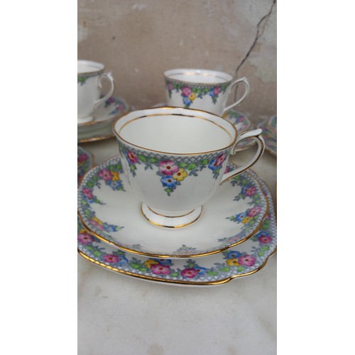 105 - 18 PIECE ROYAL ALBERT TEA SERVICE