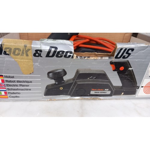 148 - BLACK AND DECKER SANDER