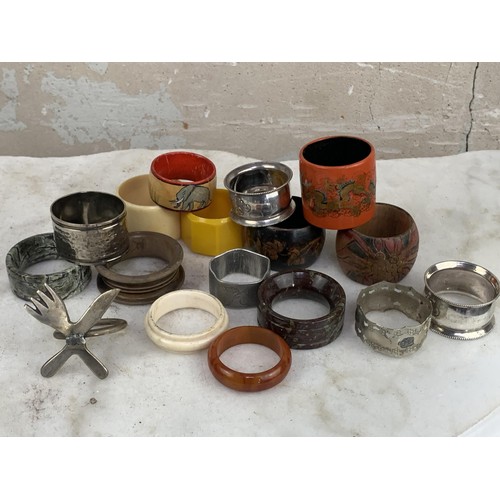 117 - A MIXED LOT OF NAPKIN RINGS