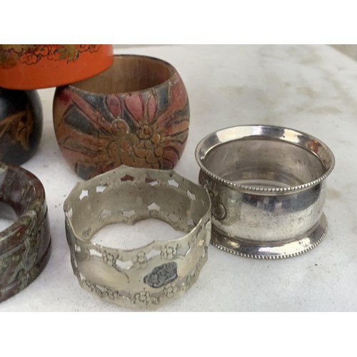 117 - A MIXED LOT OF NAPKIN RINGS