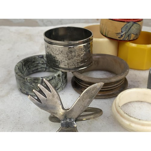 117 - A MIXED LOT OF NAPKIN RINGS