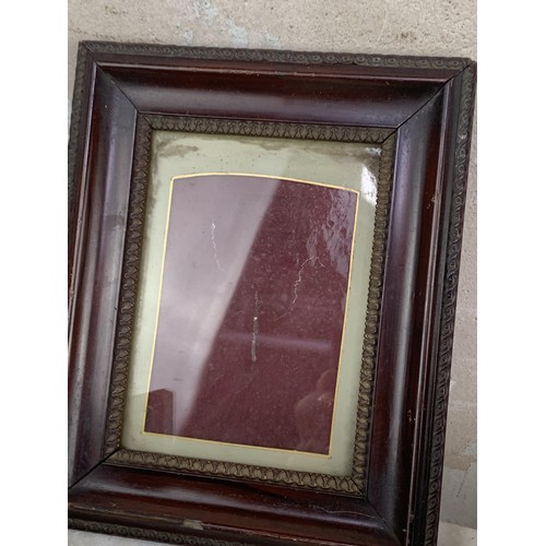 119 - A COLLECTION OF ANTIQUE PHOTOFRAMES & 2 EARLY PHOTGRAPHS