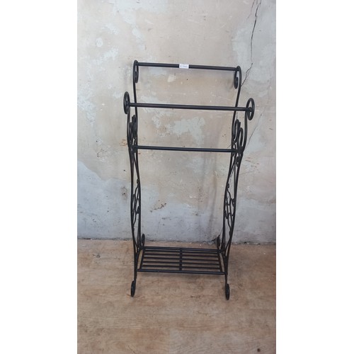 166 - AN ORNATE METAL TOWEL RAIL