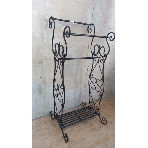 166 - AN ORNATE METAL TOWEL RAIL