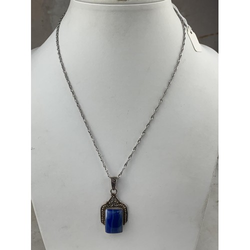 295 - A LAPIS SILVER PENDANT ON SILVER CHAIN