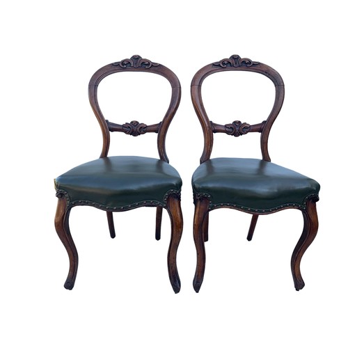 386 - A PAIR OF VICTORIAN WALNUT SIDECHAIRS WITH GREEN LEATHER SEATS