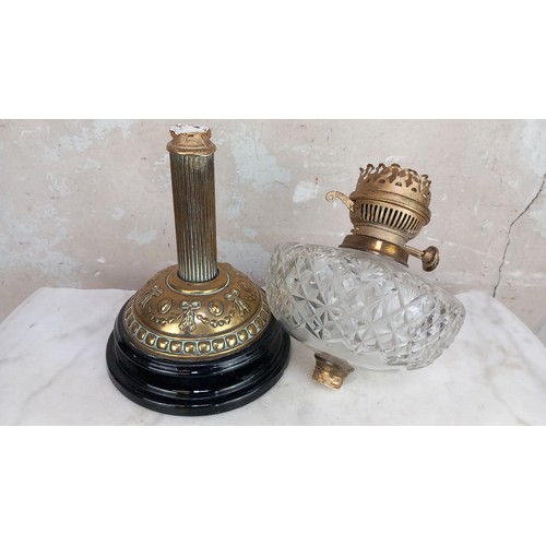 398 - CRYSTAL CUT BOWL VICTORIAN OIL LAMP ON BRASS PILLAR