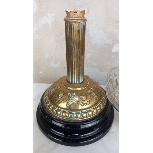 398 - CRYSTAL CUT BOWL VICTORIAN OIL LAMP ON BRASS PILLAR