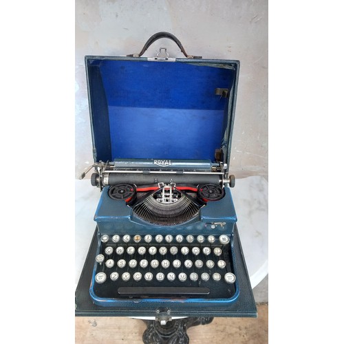 411 - VINTAGE CASED ROYAL TYPEWRITER