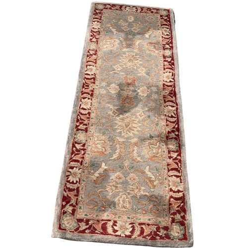 452 - PATTENED RUNNER RUG