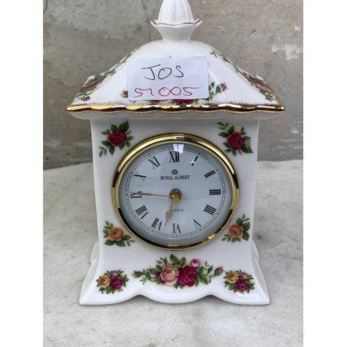 474 - ROYAL ALBERT OLD COUNTRY ROSE CLOCK