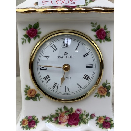 474 - ROYAL ALBERT OLD COUNTRY ROSE CLOCK