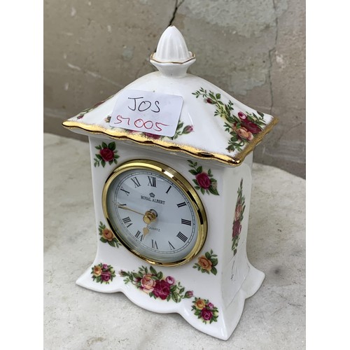 474 - ROYAL ALBERT OLD COUNTRY ROSE CLOCK