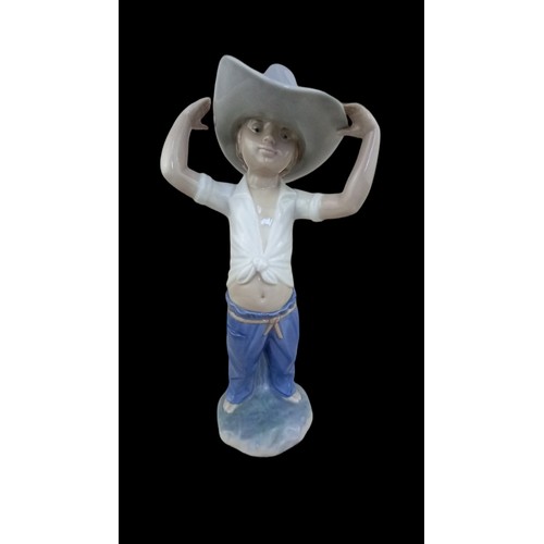 895 - A NAO FIGURINE THE LITTLE COWBOY