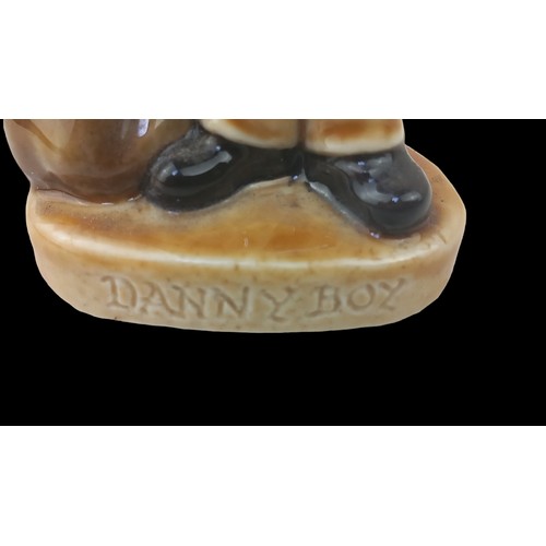 897 - WADE FIGURINE LITTLE DANNY BOY