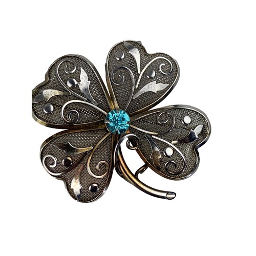 242 - ORNATE 4 LEAF CLOVER BROOCH SET WITH BLUE STONES 2X2