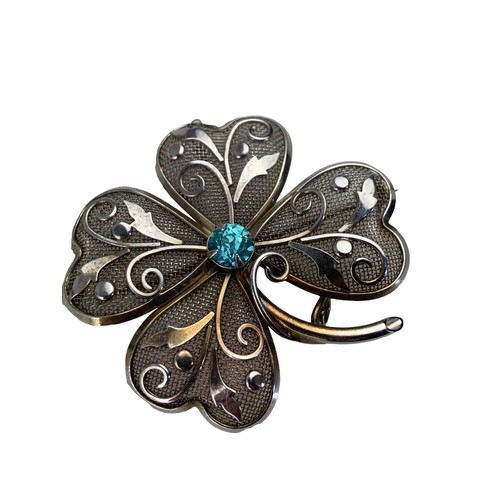 242 - ORNATE 4 LEAF CLOVER BROOCH SET WITH BLUE STONES 2X2