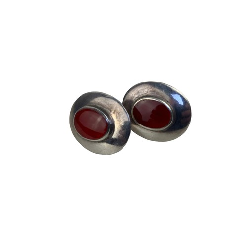 283 - A PAIR OF SILVER AND CORNELIAN EARRINGS