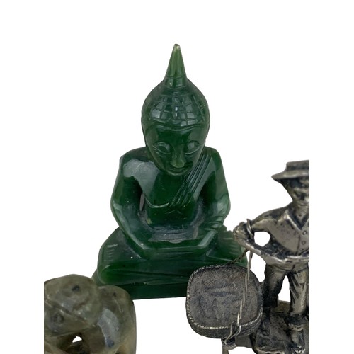 462 - A LOT OF MIXED MINIATURE FIGURINES TO INCLUDE GLASS FISH, JADE STONE BUDDHA & MOTHER OF PEARL RELIGI... 