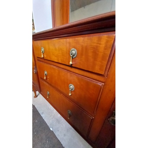 21 - A 2 DOOR 3 DRAWER MAHOGANY MIRROR BACK SIDEBOARD ON QUEEN ANNE LEG