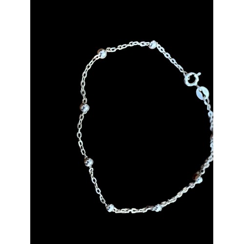 280 - A SILVER BALL DESIGN BRACELET