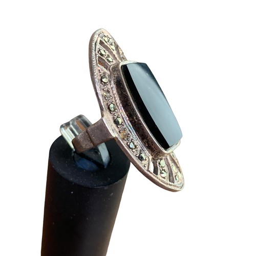 296 - A LARGE SILVER BLACK STONE MARCASITE RING IN A SHIELD SHAPE