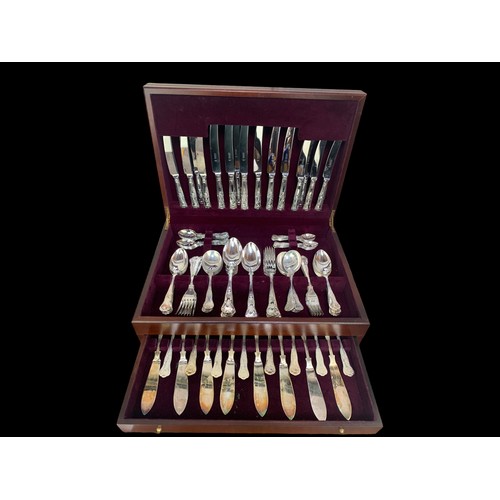 360 - AN OSBOURNE CANTEEN OF CUTLERY IN MAHOGANY FITTED BOX